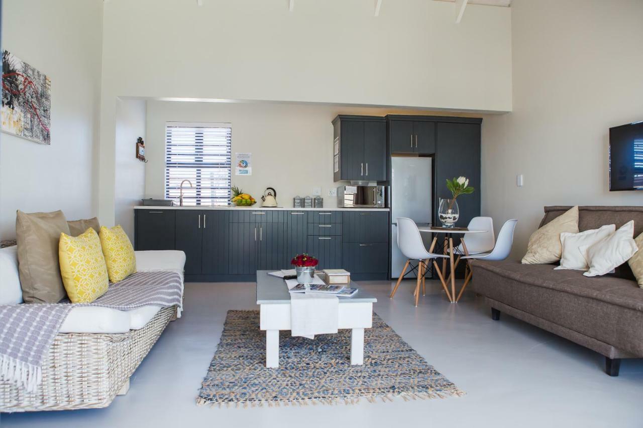 Three Feathers Cottages Langebaan Exterior photo